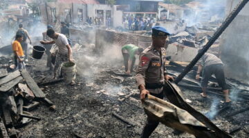 Quick Respon Brimob Polda Aceh Pasca Kebakaran Rumah Warga di Desa Ulun Tanoh Gayo Lues